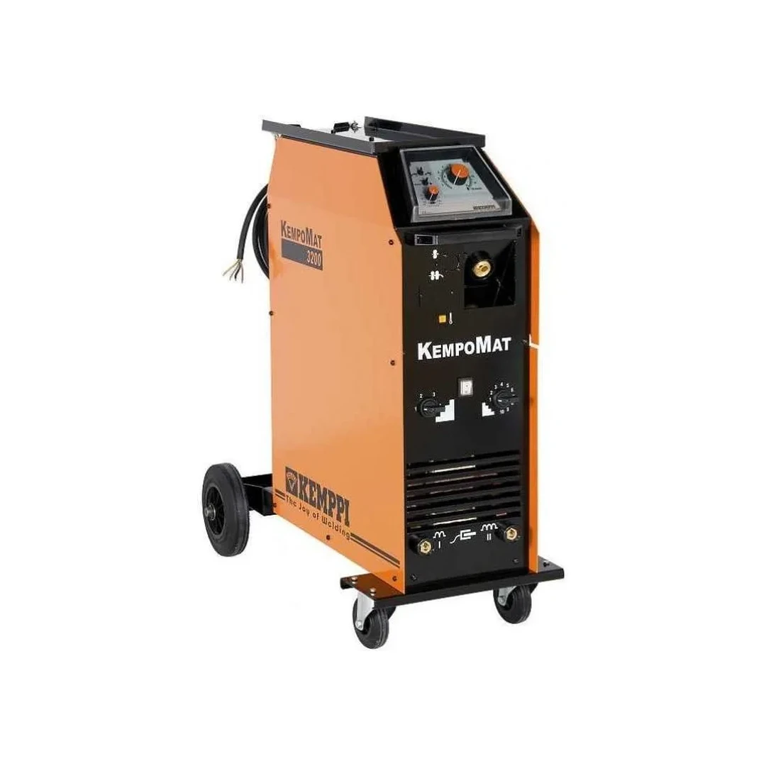 Máquina de soldadura Kemppi Kempomat 3200 de color naranja y negro, montada sobre ruedas.